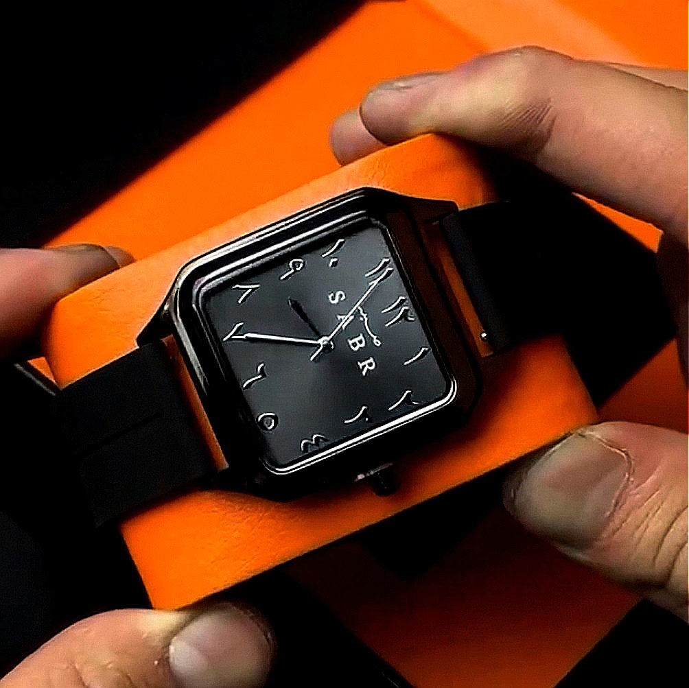 SABR Arabic Numeral Quartz Wat - огляд і ціна Cartier Watch Santos